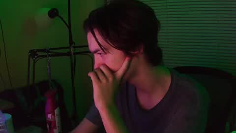 Snapshot of charlied09302 chatting on 11-06-25, 06:36 char sexiness online show from 11-06-25, 06:36