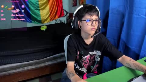 Snapshot of charlietaylorr__ chatting on 12-17-25, 09:32 Charlie online show from 12-17-25, 09:32