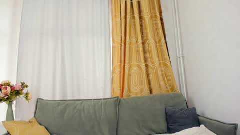 Snapshot of charlinepiker chatting on 04-22-26, 08:06 Yumi online show from 04-22-26, 08:06