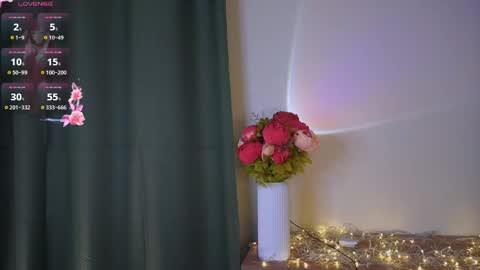 Snapshot of charlinepiker chatting on 05-11-26, 11:35 Yumi online show from 05-11-26, 11:35