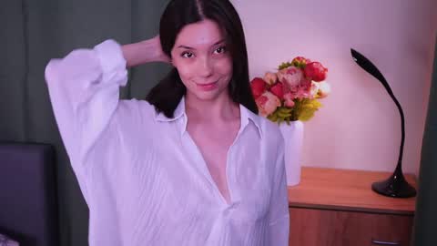 Snapshot of charlinepiker chatting on 05-29-26, 10:52 Yumi online show from 05-29-26, 10:52