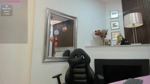 Snapshot of charlotblake chatting on 05-08-26, 04:51 charlotblake online show from 05-08-26, 04:51
