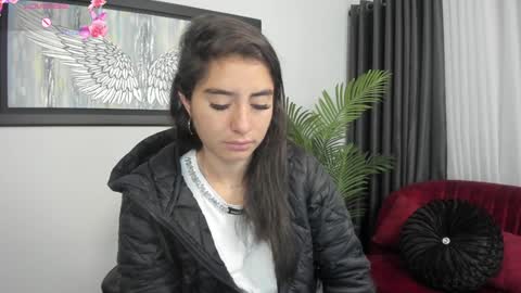 Snapshot of charlote_horny chatting on 01-21-25, 11:35 Charlote online show from 01-21-25, 11:35