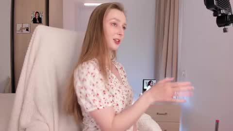 CharlottaWells online show from 11-22-25, 09:30