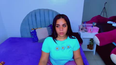 Snapshot of charlotte_0309 chatting on 10-24-25, 10:33 charlotte online show from 10-24-25, 10:33