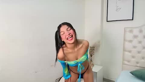 Snapshot of charlotte_capell chatting on 01-04-25, 03:07 Charly online show from 01-04-25, 03:07