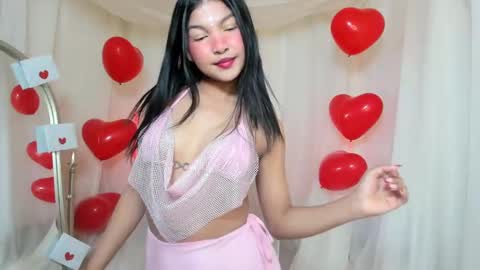 Snapshot of charlotte_capell chatting on 02-15-25, 06:55 Charly online show from 02-15-25, 06:55