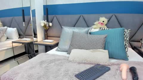 Snapshot of charlotte_copper chatting on 01-11-25, 02:04 Charlotte online show from 01-11-25, 02:04