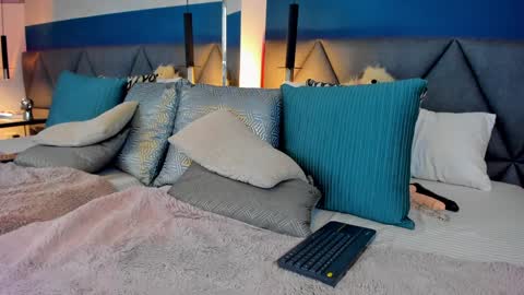 Snapshot of charlotte_copper chatting on 01-12-25, 05:11 Charlotte online show from 01-12-25, 05:11