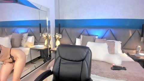 Snapshot of charlotte_copper chatting on 02-20-25, 03:41 Charlotte online show from 02-20-25, 03:41