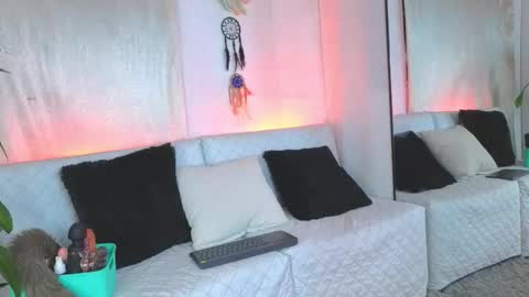 Snapshot of charlotte_copper chatting on 10-17-25, 10:29 Charlotte online show from 10-17-25, 10:29