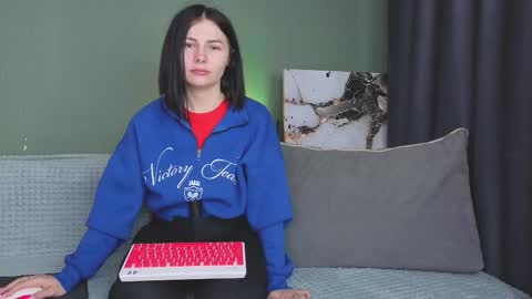 Snapshot of charlotte_daly chatting on 09-14-25, 04:11 Charlotte online show from 09-14-25, 04:11