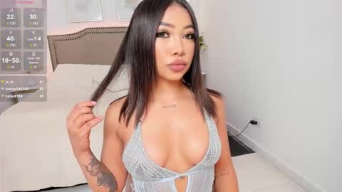 Snapshot of charlotte_es chatting on 10-02-25, 07:43 Charlotte online show from 10-02-25, 07:43