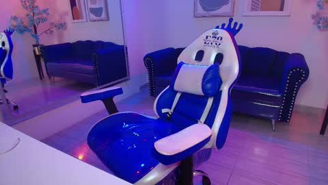 Snapshot of charlotte_etthan chatting on 02-22-25, 06:28 Charlotte online show from 02-22-25, 06:28