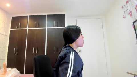 Charlotte Icee online show from 12-16-24, 03:43