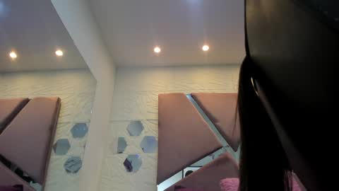 Snapshot of charlotte_icee chatting on 12-29-24, 05:01 Charlotte Icee online show from 12-29-24, 05:01