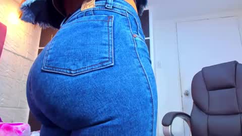 Snapshot of charlotte_icee chatting on 11-14-25, 04:17 Charlotte Icee online show from 11-14-25, 04:17