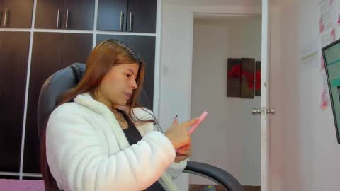 Snapshot of charlotte_icee chatting on 11-16-25, 04:34 Charlotte Icee online show from 11-16-25, 04:34