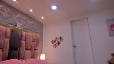 Snapshot of charlotte_icee chatting on 02-06-26, 04:21 Charlotte Icee online show from 02-06-26, 04:21