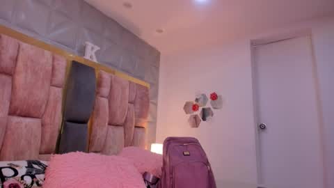 Snapshot of charlotte_icee chatting on 02-07-26, 04:00 Charlotte Icee online show from 02-07-26, 04:00