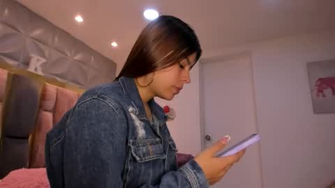 Snapshot of charlotte_icee chatting on 02-10-26, 03:05 Charlotte Icee online show from 02-10-26, 03:05