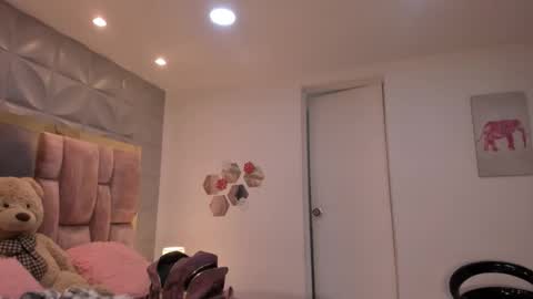 Snapshot of charlotte_icee chatting on 03-12-26, 03:29 Charlotte Icee online show from 03-12-26, 03:29