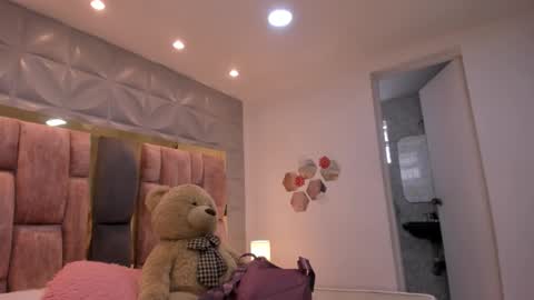 Snapshot of charlotte_icee chatting on 03-21-26, 04:32 Charlotte Icee online show from 03-21-26, 04:32