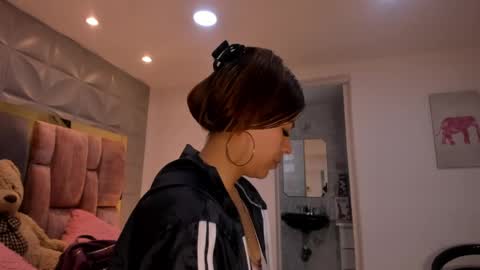 Snapshot of charlotte_icee chatting on 04-27-26, 02:59 Charlotte Icee online show from 04-27-26, 02:59