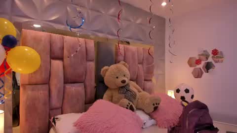 Snapshot of charlotte_icee chatting on 06-18-26, 04:22 Charlotte Icee online show from 06-18-26, 04:22