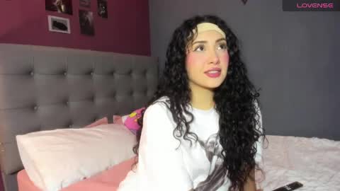 Snapshot of charlotte_jamees chatting on 06-01-26, 12:45 Charlotte james online show from 06-01-26, 12:45