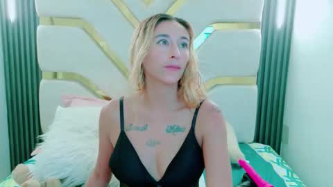 Snapshot of charlotte_phaeton chatting on 11-25-25, 01:05 Charlotte online show from 11-25-25, 01:05