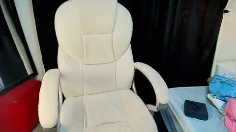 Snapshot of charlotte_walker1 chatting on 09-10-25, 04:23 charlotte_walker1 online show from 09-10-25, 04:23