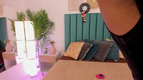 Charlotte Brandt online show from 12-22-25, 07:33