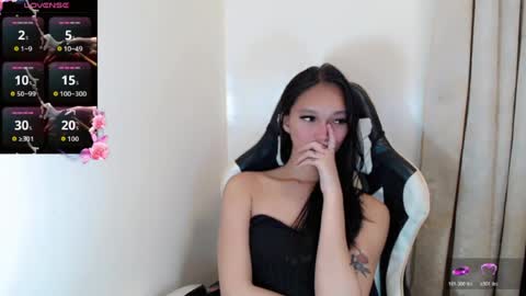 Snapshot of charm_fuckdoll8 chatting on 07-10-26, 01:36 charm_fuckdoll8 online show from 07-10-26, 01:36