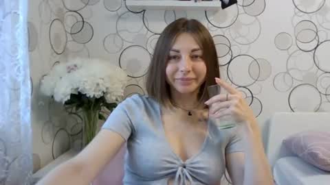 Snapshot of charming__chick chatting on 06-16-26, 01:25 charming__chick online show from 06-16-26, 01:25