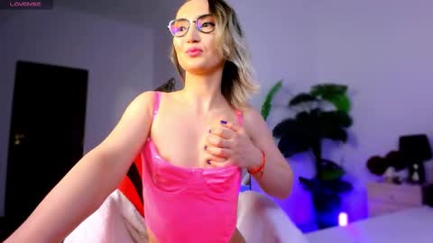 Snapshot of charming_annye chatting on 02-12-26, 07:42 Annye online show from 02-12-26, 07:42