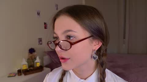 Snapshot of charming_bliss chatting on 09-20-25, 03:46 Kaylee online show from 09-20-25, 03:46