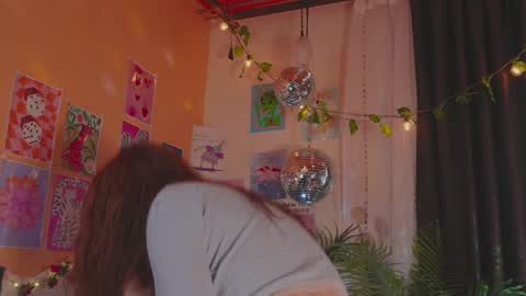 Snapshot of charming_lilly chatting on 05-24-26, 03:55 Lissa online show from 05-24-26, 03:55