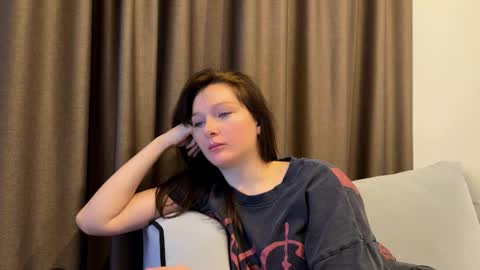 katie online show from 02-12-26, 03:07