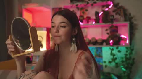 Snapshot of charmings_054 chatting on 02-19-25, 05:06 Belle and Miley online show from 02-19-25, 05:06