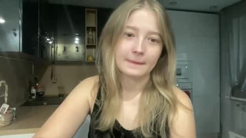 Sarah online show from 09-10-25, 03:23