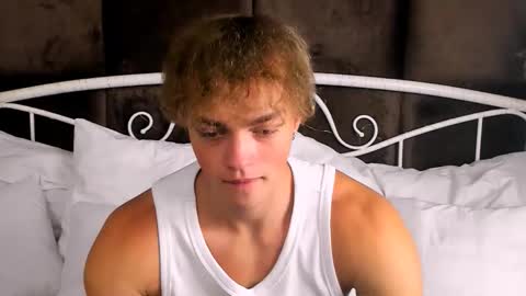 Snapshot of chase_muscular chatting on 10-15-25, 08:31 Chase online show from 10-15-25, 08:31