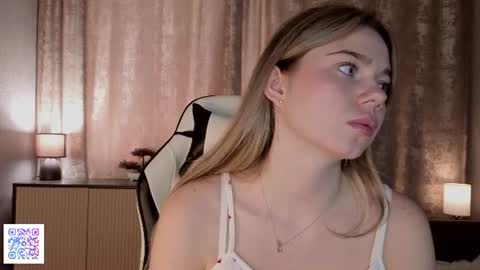 Emilia online show from 06-10-26, 04:23