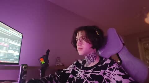 Snapshot of chasxr chatting on 12-17-25, 12:05 Ryan online show from 12-17-25, 12:05