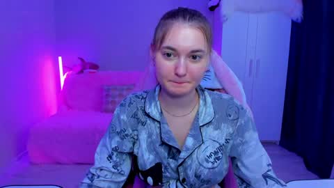 Snapshot of chatur_lady_ chatting on 05-08-26, 05:13 Betty online show from 05-08-26, 05:13