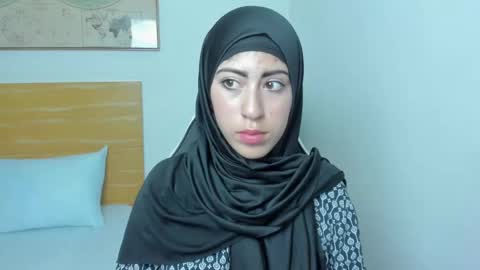 Snapshot of chaymae_nah chatting on 01-31-25, 04:48 isabel online show from 01-31-25, 04:48