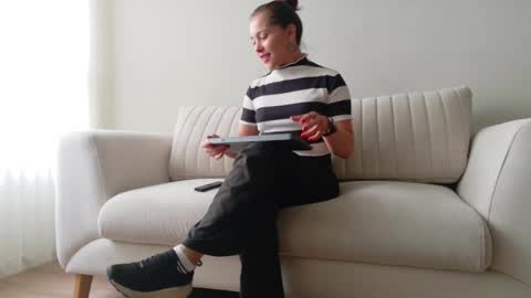 Regina Phalange online show from 11-18-25, 08:57