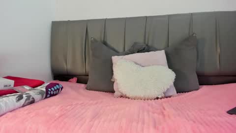 Snapshot of cheerlynn chatting on 02-06-25, 01:43 Cherlyn online show from 02-06-25, 01:43