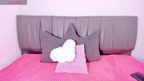 Snapshot of cheerlynn chatting on 10-24-25, 03:52 Cherlyn online show from 10-24-25, 03:52