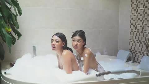 Snapshot of cheeseburgerjesus chatting on 01-05-25, 06:02 Cheesburger Jesus and whoever showed up. online show from 01-05-25, 06:02